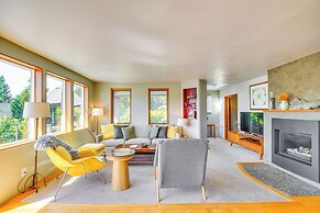 Gig Harbor Home: Large Deck, Outdoor Dining Area