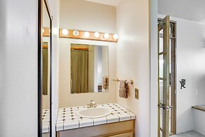 Gig Harbor Home: Large Deck, Outdoor Dining Area