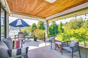 Gig Harbor Home: Large Deck, Outdoor Dining Area