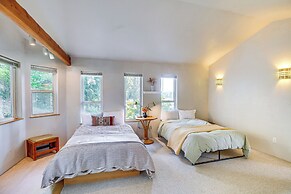 Gig Harbor Home: Large Deck, Outdoor Dining Area