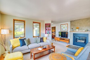 Gig Harbor Home: Large Deck, Outdoor Dining Area