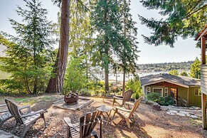 Gig Harbor Home: Large Deck, Outdoor Dining Area