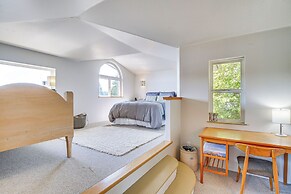 Gig Harbor Home: Large Deck, Outdoor Dining Area