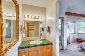 Gig Harbor Home: Large Deck, Outdoor Dining Area