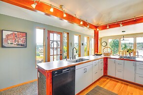 Gig Harbor Home: Large Deck, Outdoor Dining Area