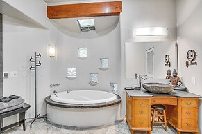 Gig Harbor Home: Large Deck, Outdoor Dining Area