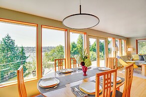 Gig Harbor Home: Large Deck, Outdoor Dining Area