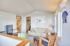 Gig Harbor Home: Large Deck, Outdoor Dining Area