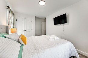 Duplex w/ Fire Pit ~ 1 Mi to MGM Springfield!