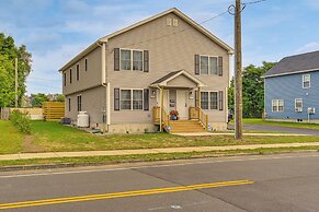 Duplex w/ Fire Pit ~ 1 Mi to MGM Springfield!