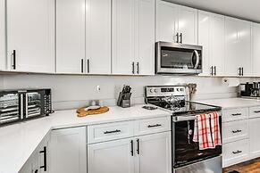 Duplex w/ Fire Pit ~ 1 Mi to MGM Springfield!