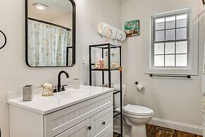 Duplex w/ Fire Pit ~ 1 Mi to MGM Springfield!