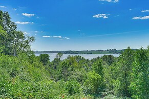 Cabin Near Cokato Lake w/ Outdoor Oasis & Views!