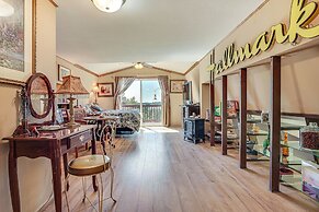 Cabin Near Cokato Lake w/ Outdoor Oasis & Views!