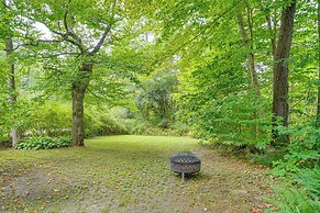 4 Mi to Skiing: Cottage w/ Fire Pit in Richmond!