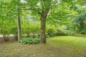 4 Mi to Skiing: Cottage w/ Fire Pit in Richmond!