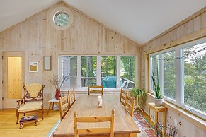 4 Mi to Skiing: Cottage w/ Fire Pit in Richmond!