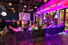 Orsom Stays Sassy Sector 53