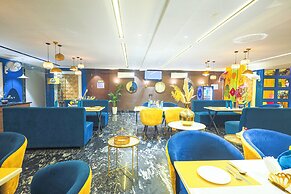 Orsom Stays Sassy Sector 53