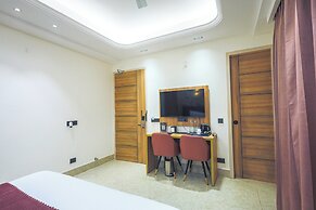 Orsom Stays Sassy Sector 53