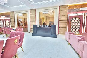 Orsom Stays Sassy Sector 53