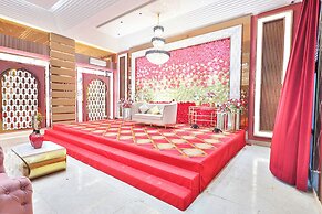 Orsom Stays Sassy Sector 53