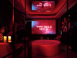 Orsom Stays Sassy Sector 53