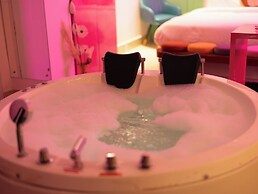 Orsom Stays Sassy Sector 53