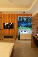 Orsom Stays Sassy Sector 53