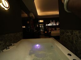 Orsom Stays Sassy Sector 53