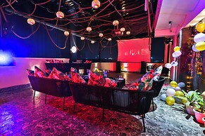 Orsom Stays Sassy Sector 53