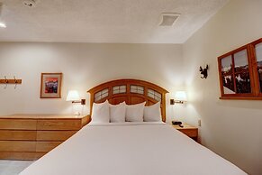 Vs741 Village Sqaure 3 Bedroom Condo by RedAwning