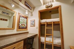 Vs741 Village Sqaure 3 Bedroom Condo by RedAwning