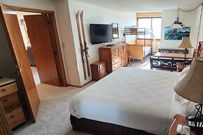 Vs741 Village Sqaure 3 Bedroom Condo by RedAwning