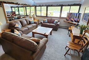 Vs741 Village Sqaure 3 Bedroom Condo by RedAwning