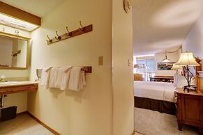 Vs741 Village Sqaure 3 Bedroom Condo by RedAwning