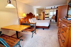 Vs741 Village Sqaure 3 Bedroom Condo by RedAwning