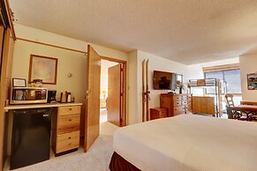 Vs741 Village Sqaure 3 Bedroom Condo by RedAwning