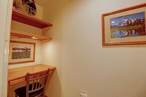 Vs741 Village Sqaure 3 Bedroom Condo by RedAwning