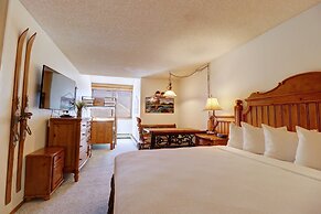 Vs741 Village Sqaure 3 Bedroom Condo by RedAwning