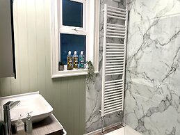 Seaside-scarborough-wifi-parking-petsok-sleeps-7/8