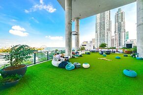 Luxury Studio with City & Bay Views