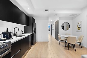 Luxury Studio with City & Bay Views