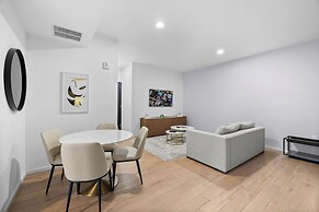 Luxury Studio with City & Bay Views