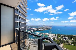 Luxury Studio with City & Bay Views