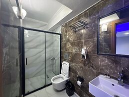 Grand Lara Hotel & Apartments