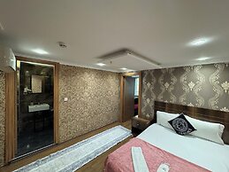 Grand Lara Hotel & Apartments