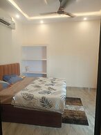 Madhur Kunj Guest House Pick and Drop