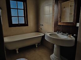 Fenton's  Lodge The Big House