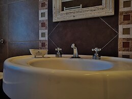 Fenton's  Lodge The Big House